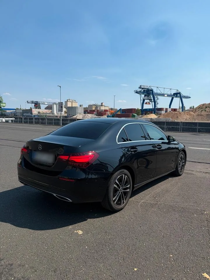 Mercedes-Benz A180