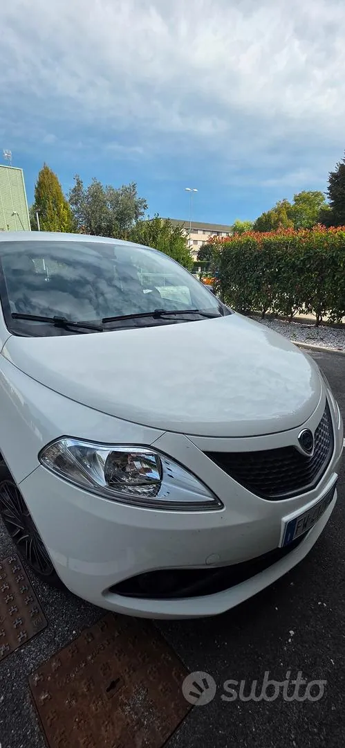 Lancia Ypsilon 2019 photo 2