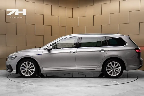 Volkswagen Passat 2023 photo 2