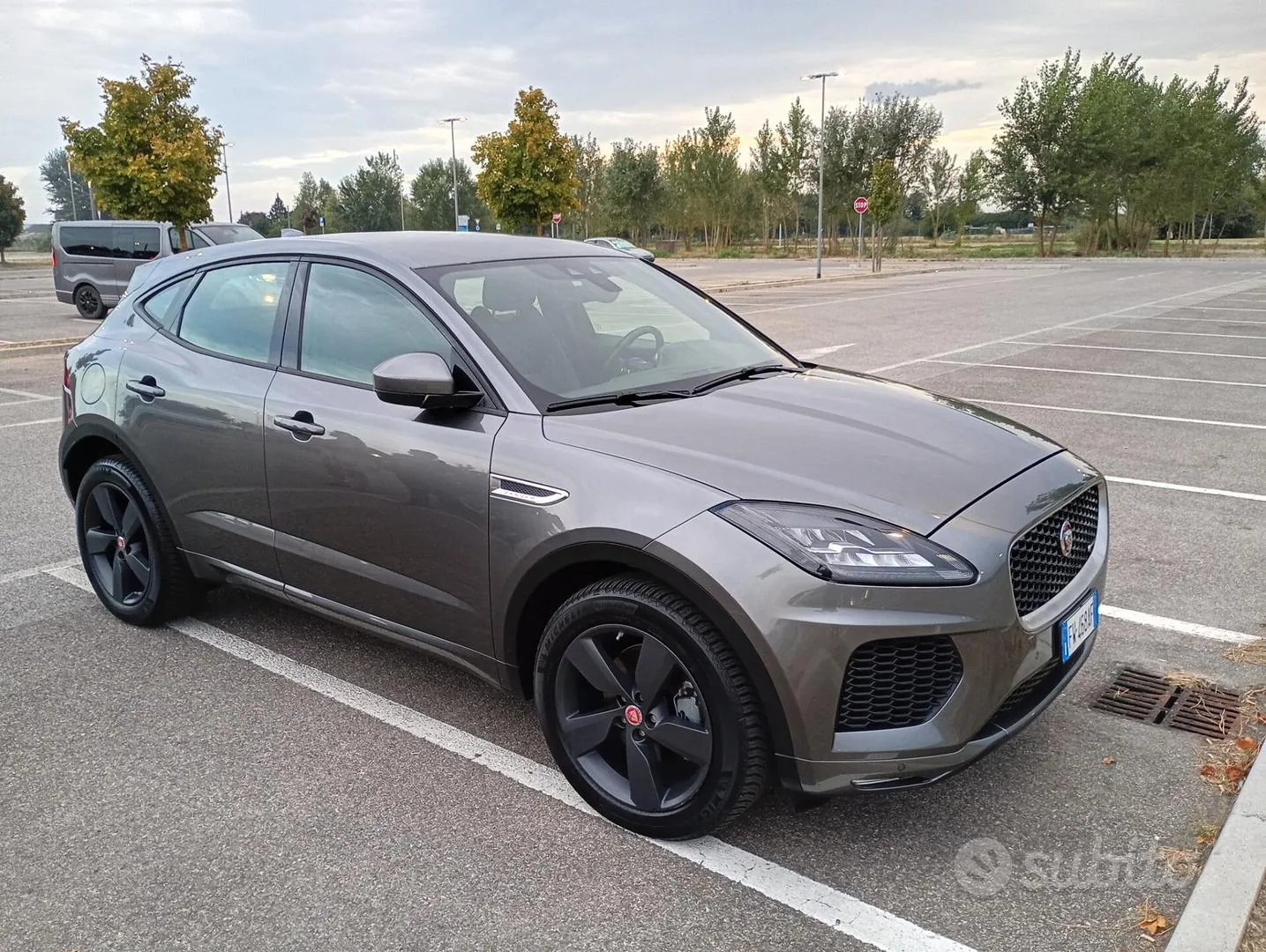 Jaguar E-Pace 2019 photo 2
