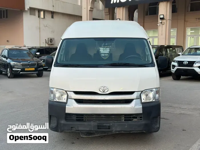 Toyota Hiace 2023 photo 2