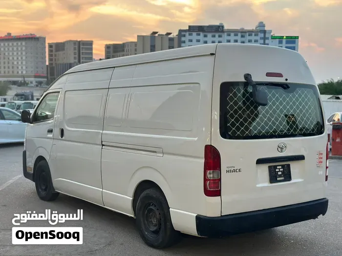 Toyota Hiace 2023 photo 3