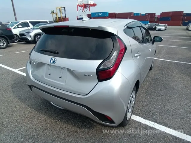 Toyota Aqua X 2024 photo 4