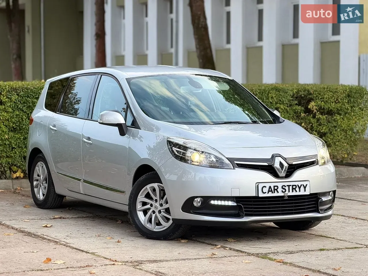 Renault Grand Scenic 2013 photo 2
