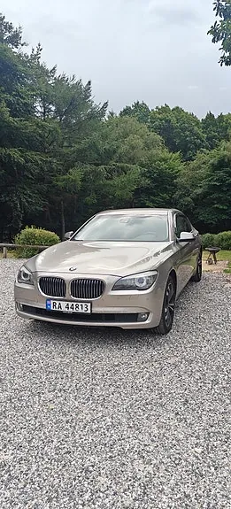 BMW 7 Series 2010 photo 2