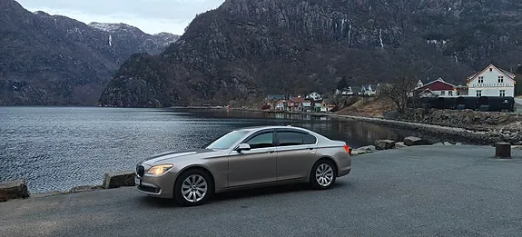 BMW 7 Series 2010 photo 4