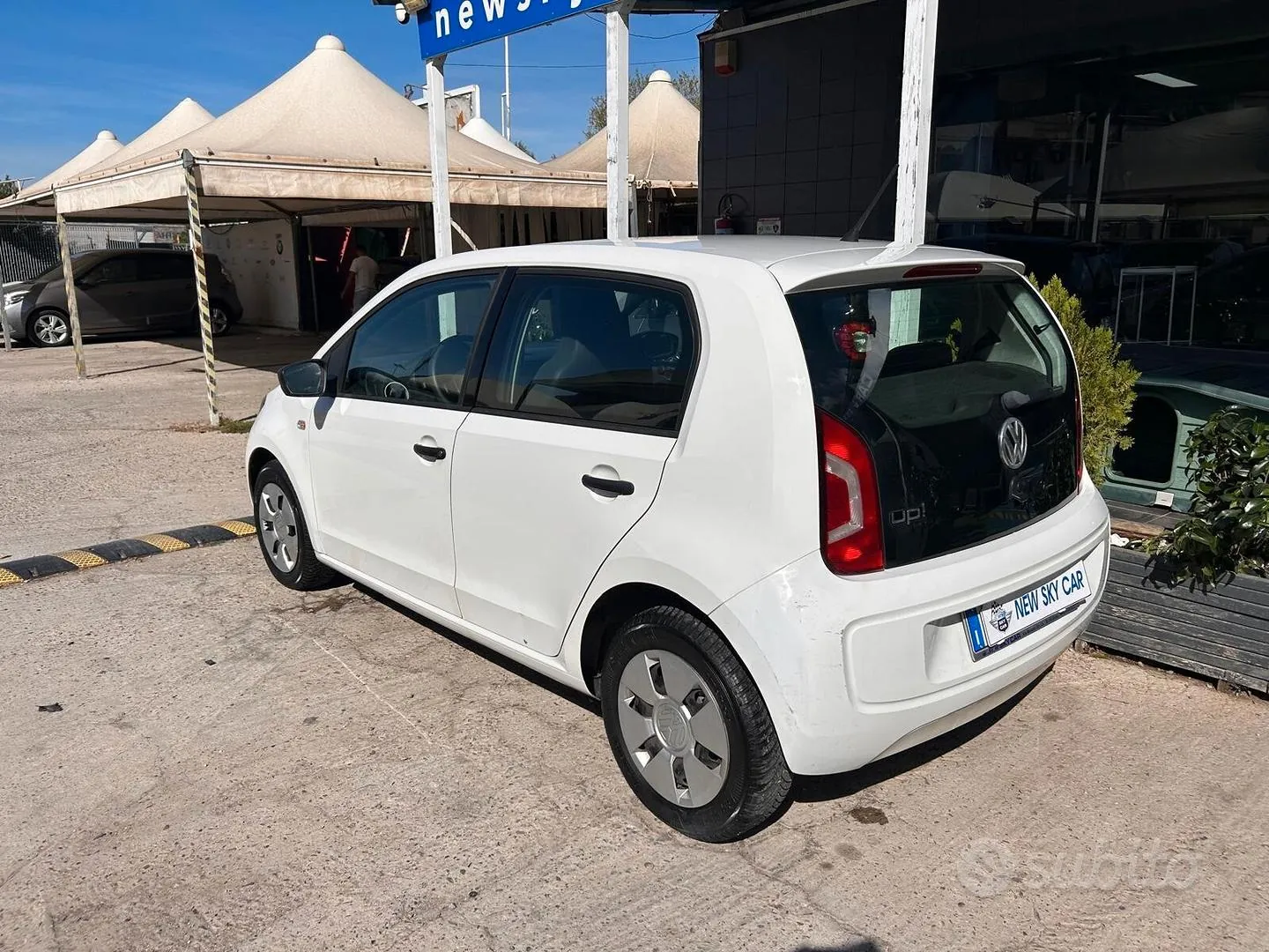 Volkswagen Up 2015 photo 4