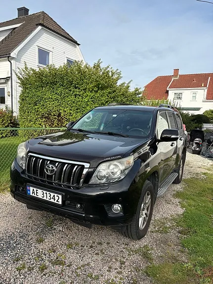 Toyota Land Cruiser 2011 photo 2