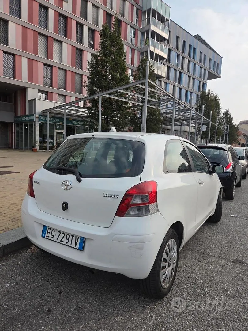 Toyota Yaris 2011 photo 3