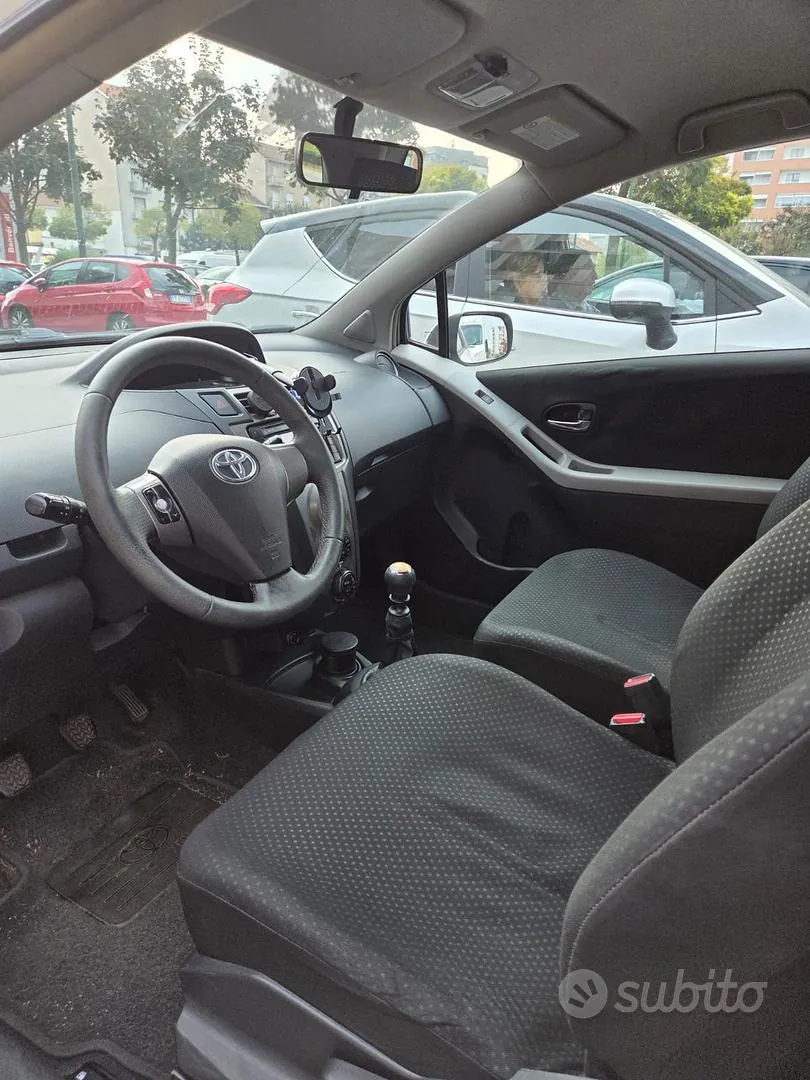 Toyota Yaris 2011 photo 4