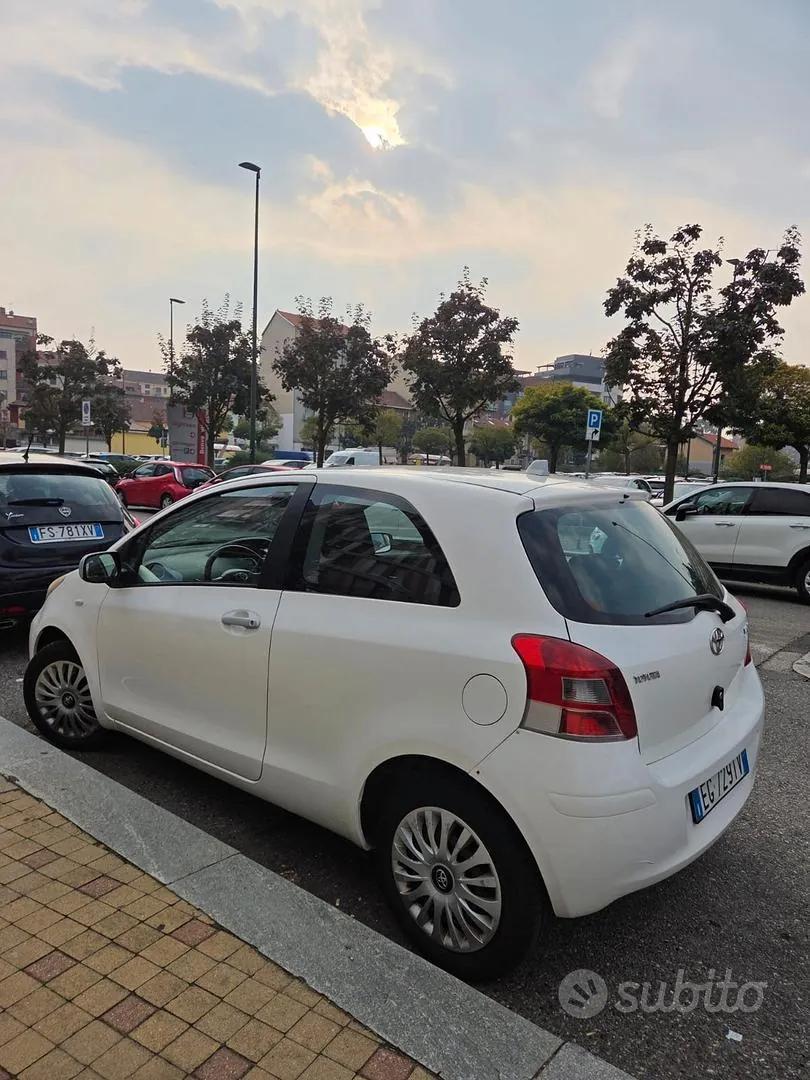 Toyota Yaris 2011 photo 5