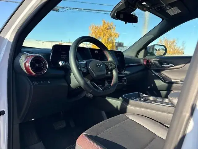 Chevrolet Equinox 2026 photo 2
