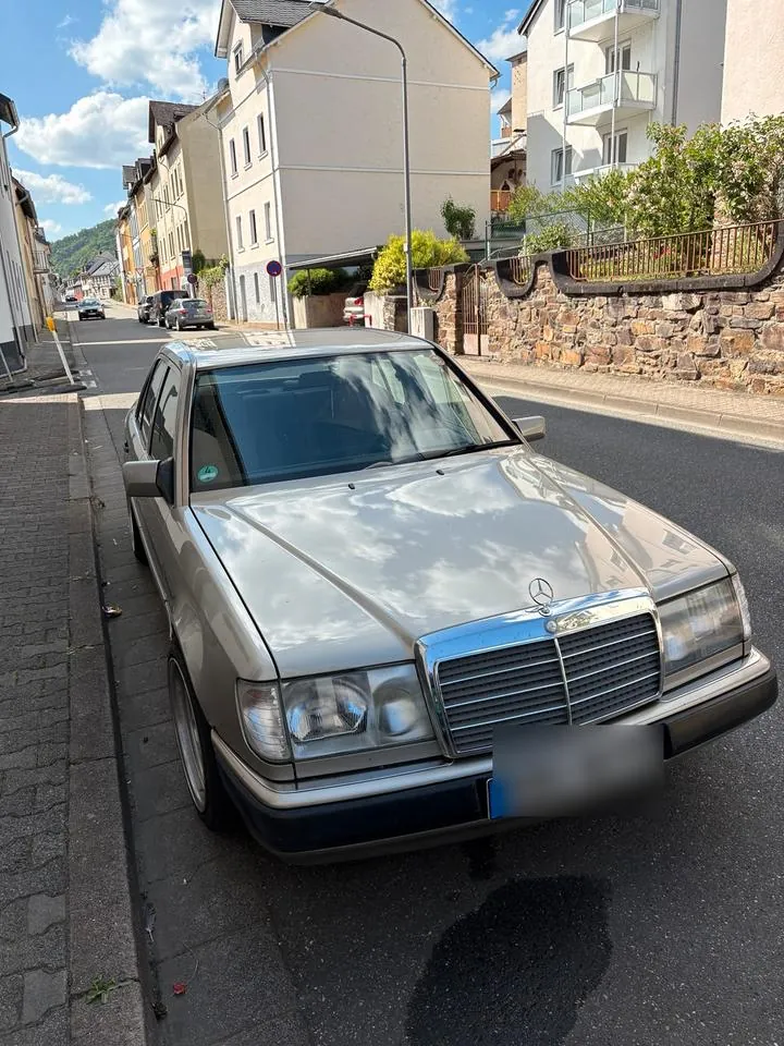 Mercedes-Benz W124