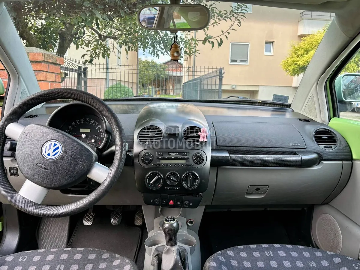 Volkswagen New Beetle 2002 photo 4