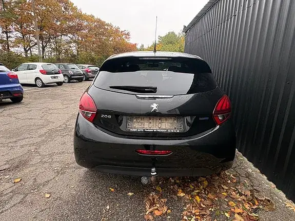 Peugeot 208 2016 photo 3