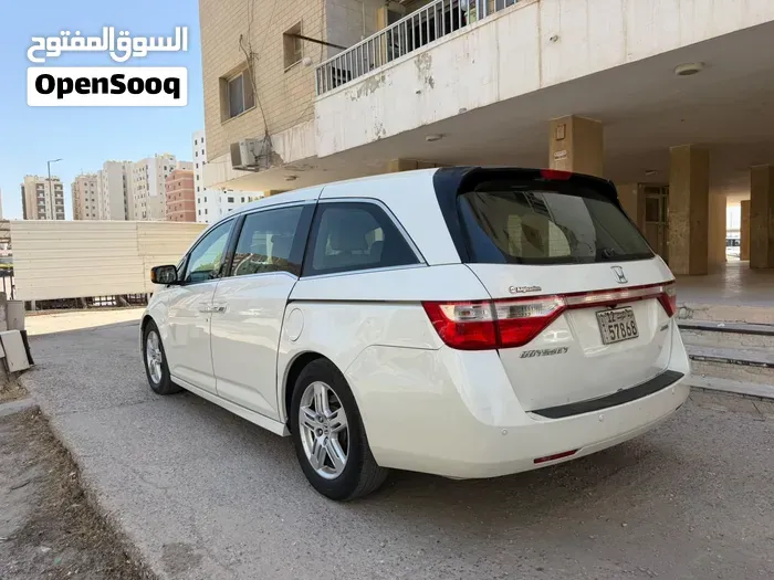 Honda Odyssey 2013 photo 2