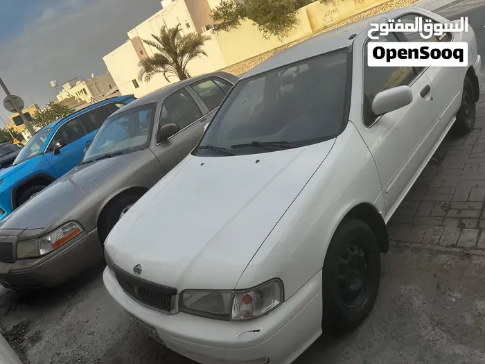 Nissan Sunny 2000 photo 4