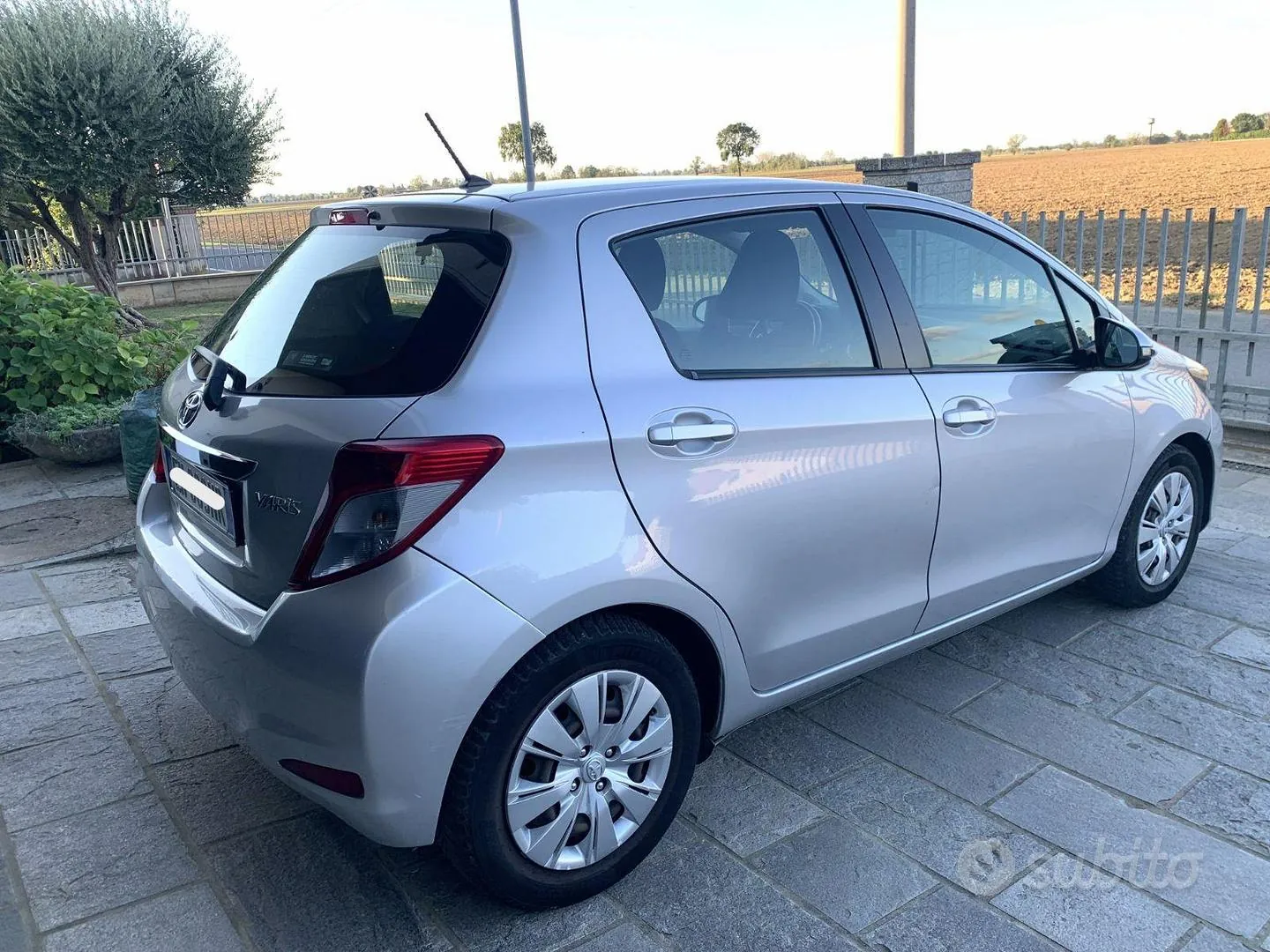 Toyota Yaris 2012 photo 3