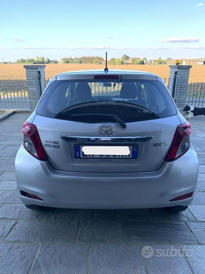 Toyota Yaris 2012 photo 4