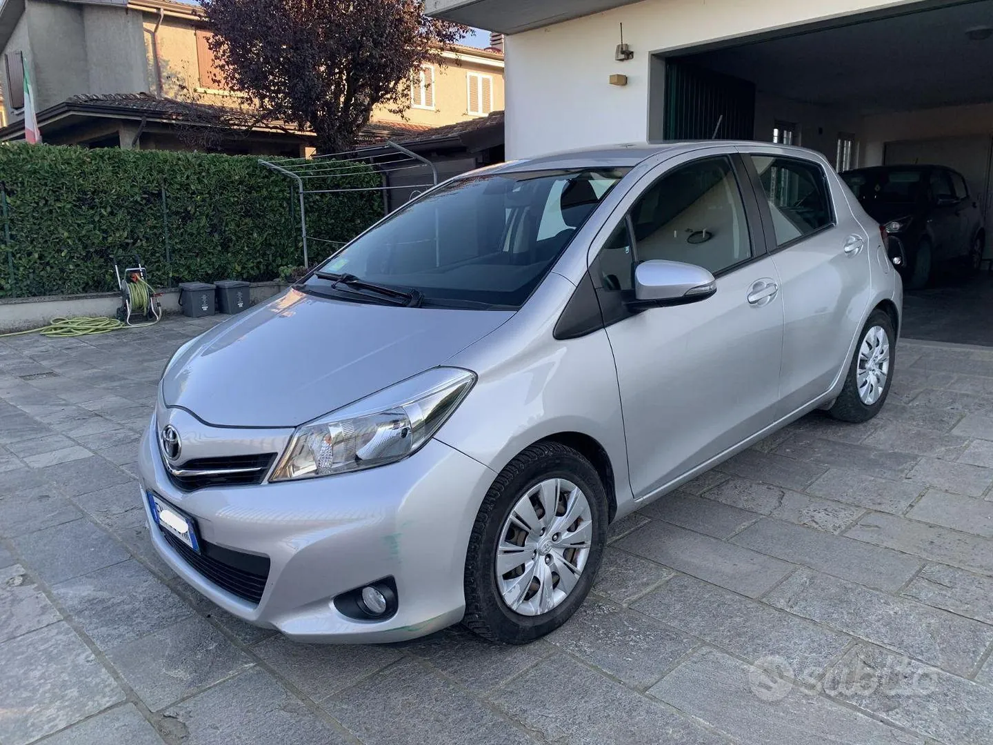 Toyota Yaris 2012 photo 2