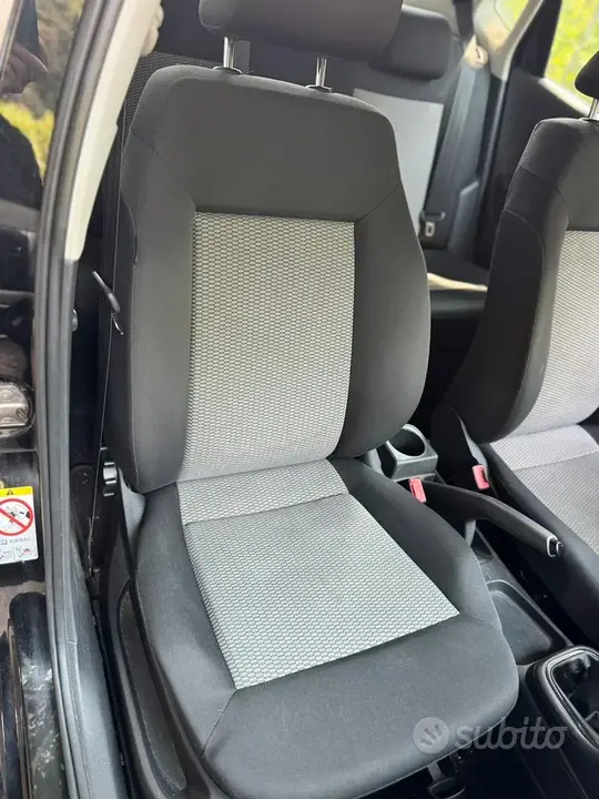 Volkswagen Polo 2012 photo 5