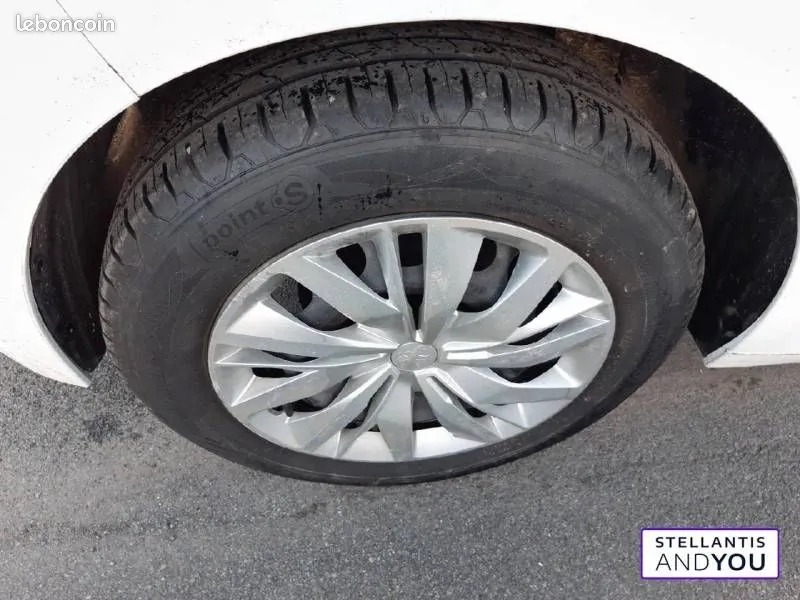 Peugeot 208 2023 photo 5