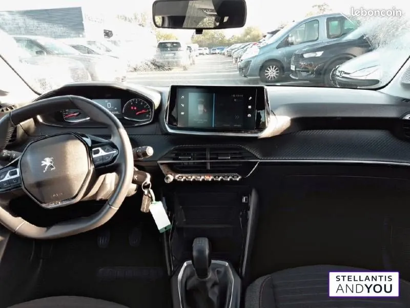 Peugeot 208 2023 photo 2
