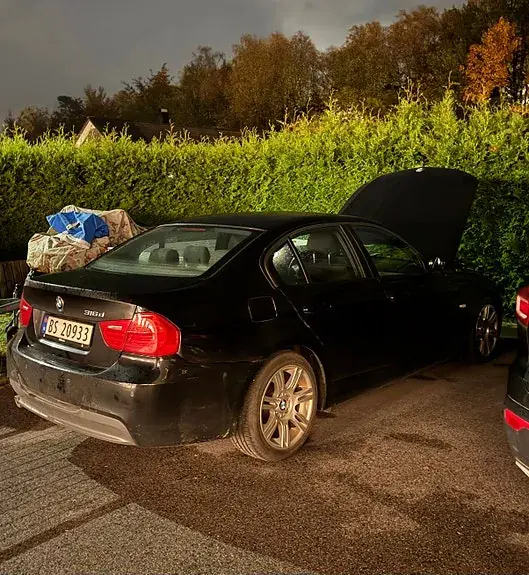BMW 316D 2011 photo 2