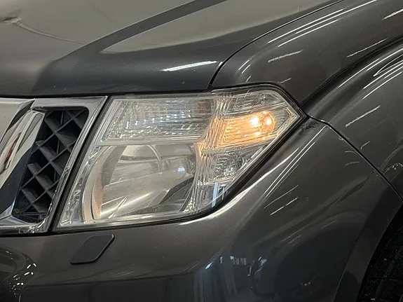 Nissan Navara 2011 photo 5