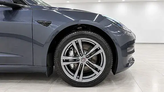 Tesla Model 3 2023 photo 4
