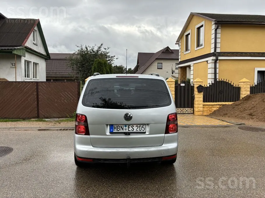 Volkswagen Touran 2009 photo 4