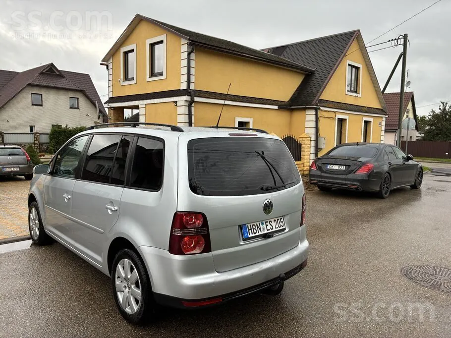 Volkswagen Touran 2009 photo 3