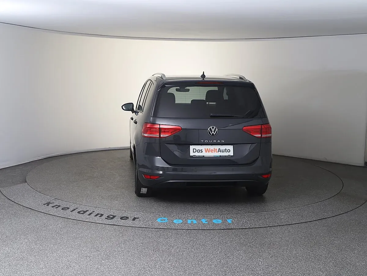 Volkswagen Touran 2023 photo 3