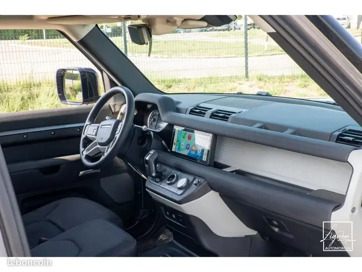 Land Rover Defender 2021 photo 3
