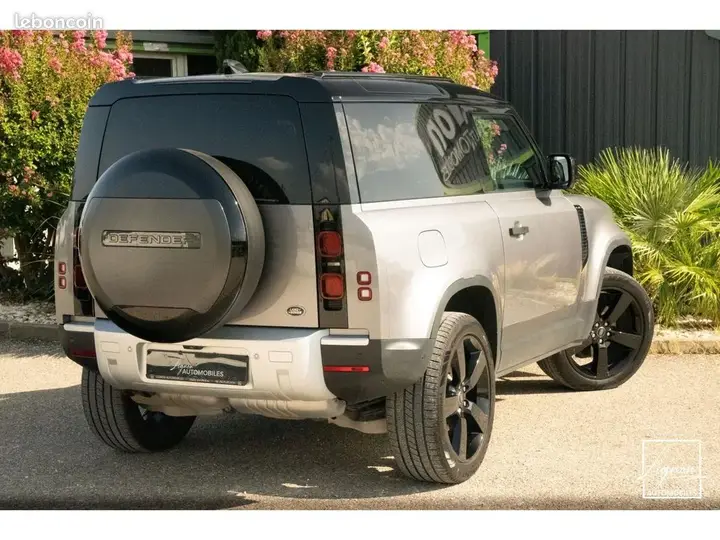 Land Rover Defender 2021 photo 2