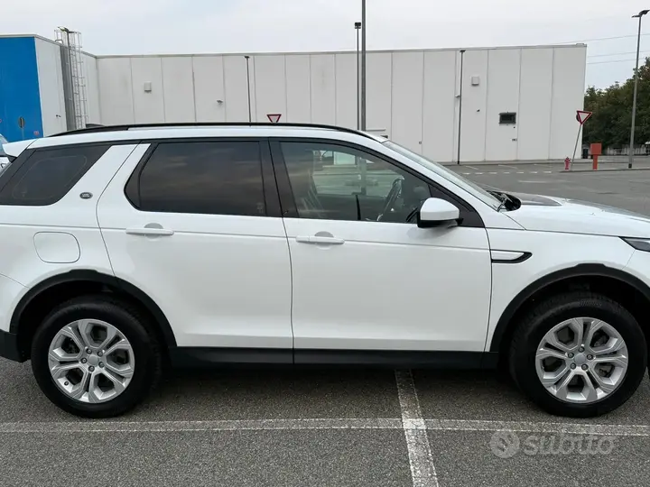 Land Rover Discovery Sport 2021 photo 3