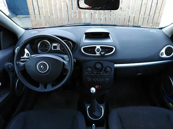Renault Clio 2006 photo 4