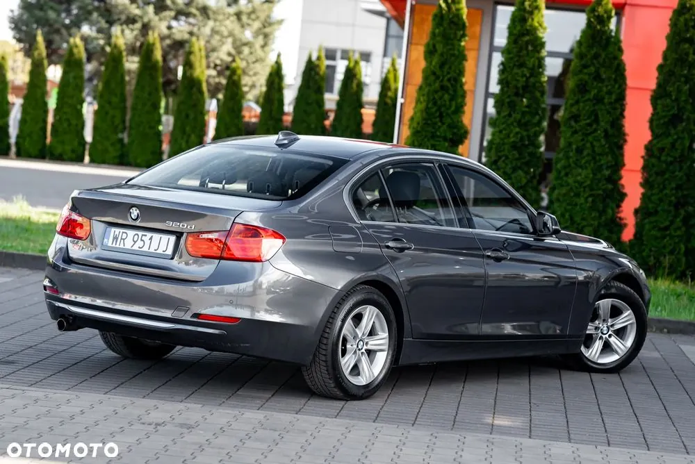 BMW Seria 3 2012 photo 3
