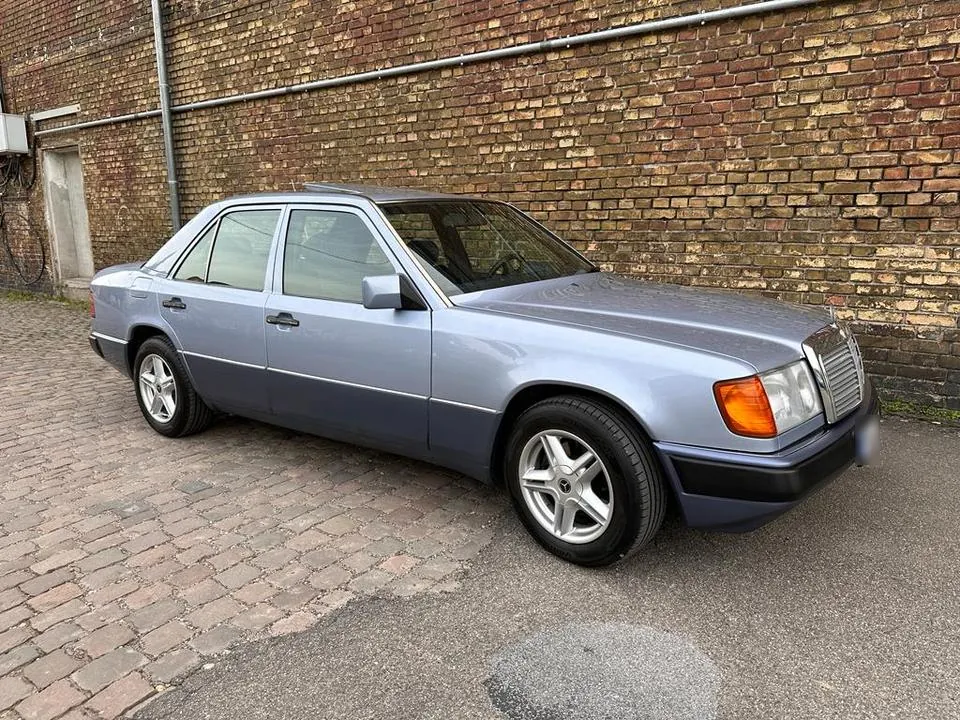 Mercedes-Benz W124