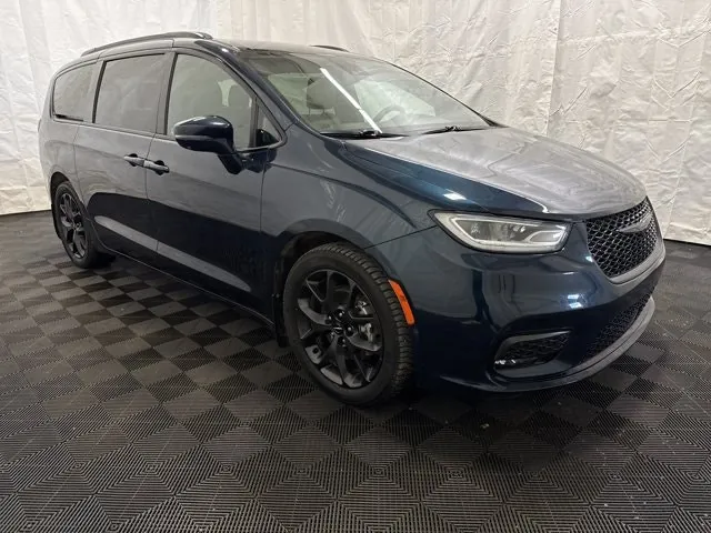 Chrysler Pacifica 2022 photo 2