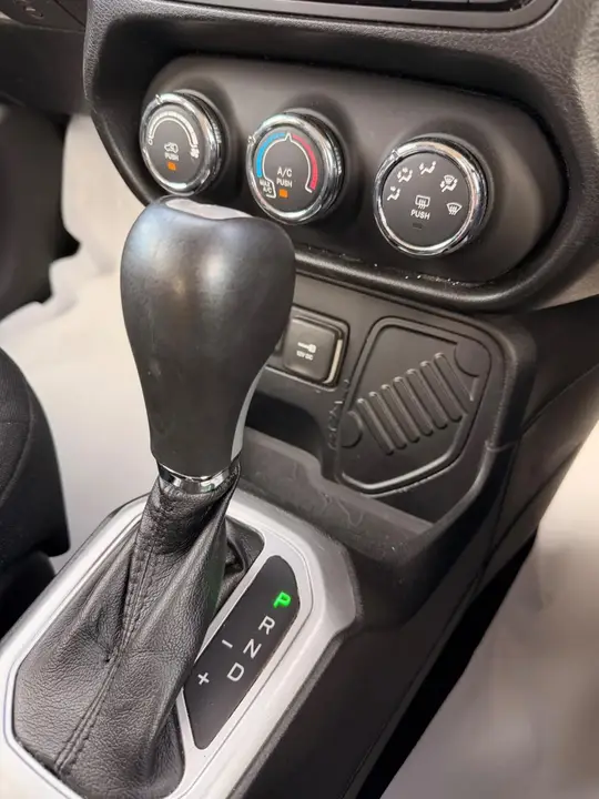 Jeep Renegade 2016 photo 2