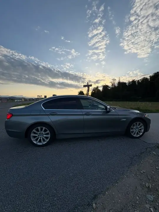 BMW 5 Series 2011 photo 3