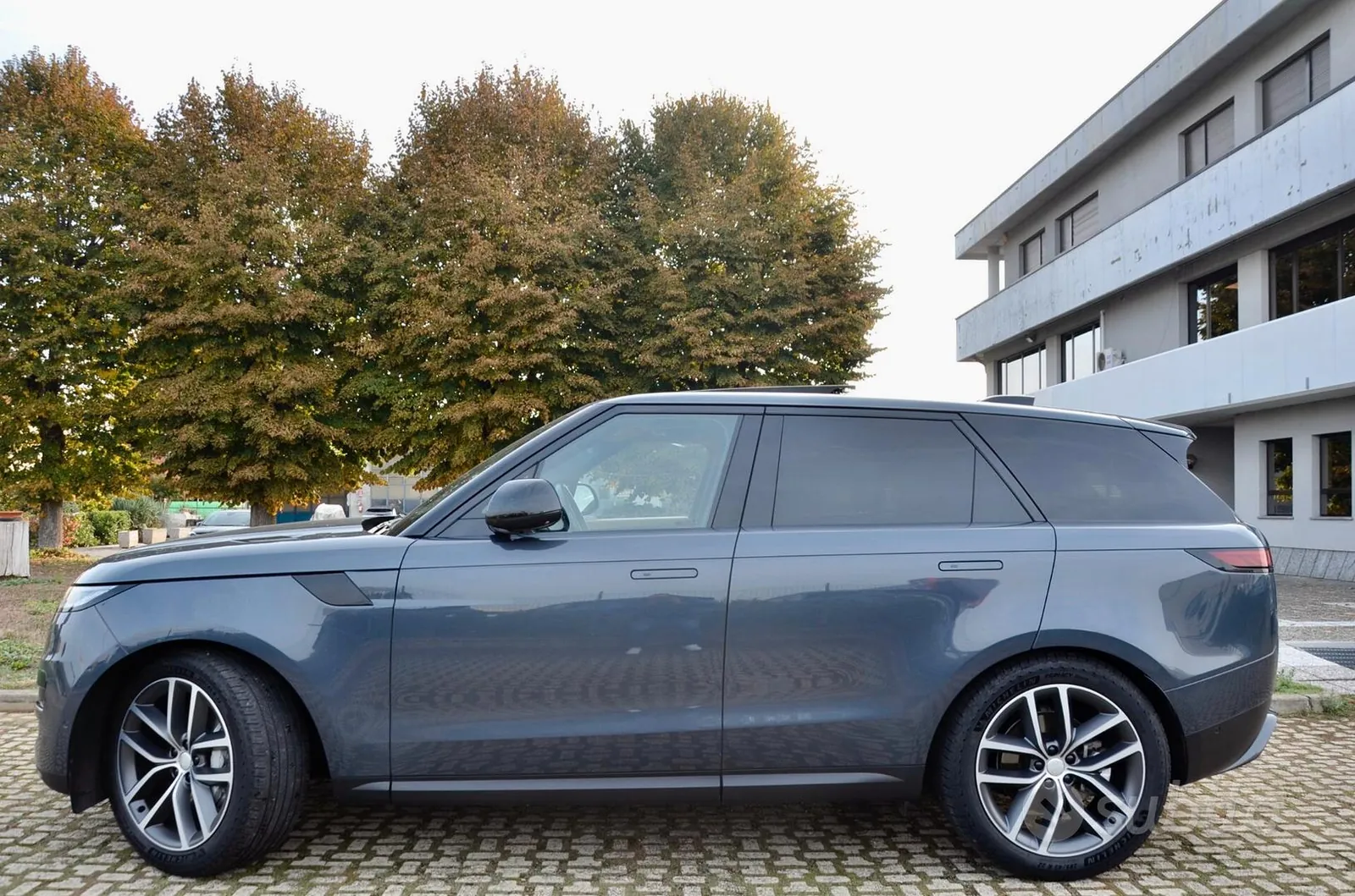 Land Rover Range Rover Sport 2024 photo 3