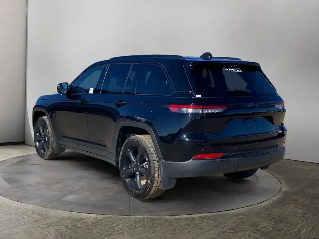 Jeep Grand Cherokee 2023 photo 3