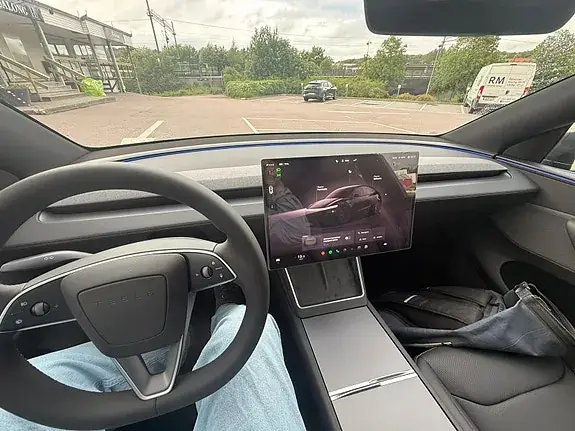 Tesla Model Y 2026 photo 5