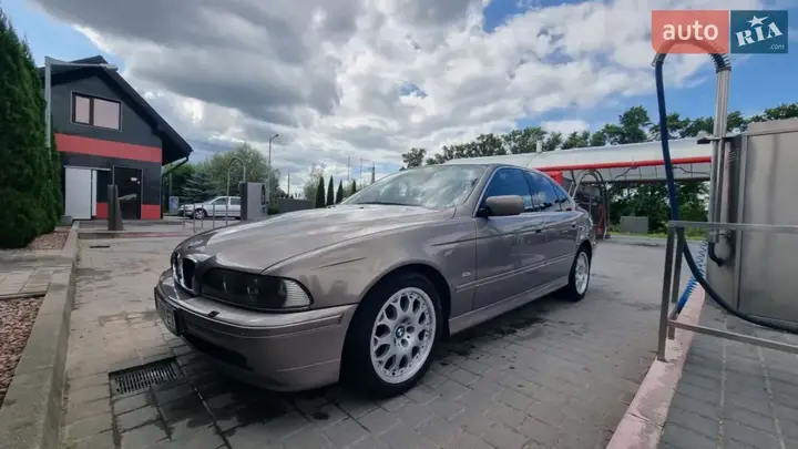 BMW 5 Series 2001 photo 2