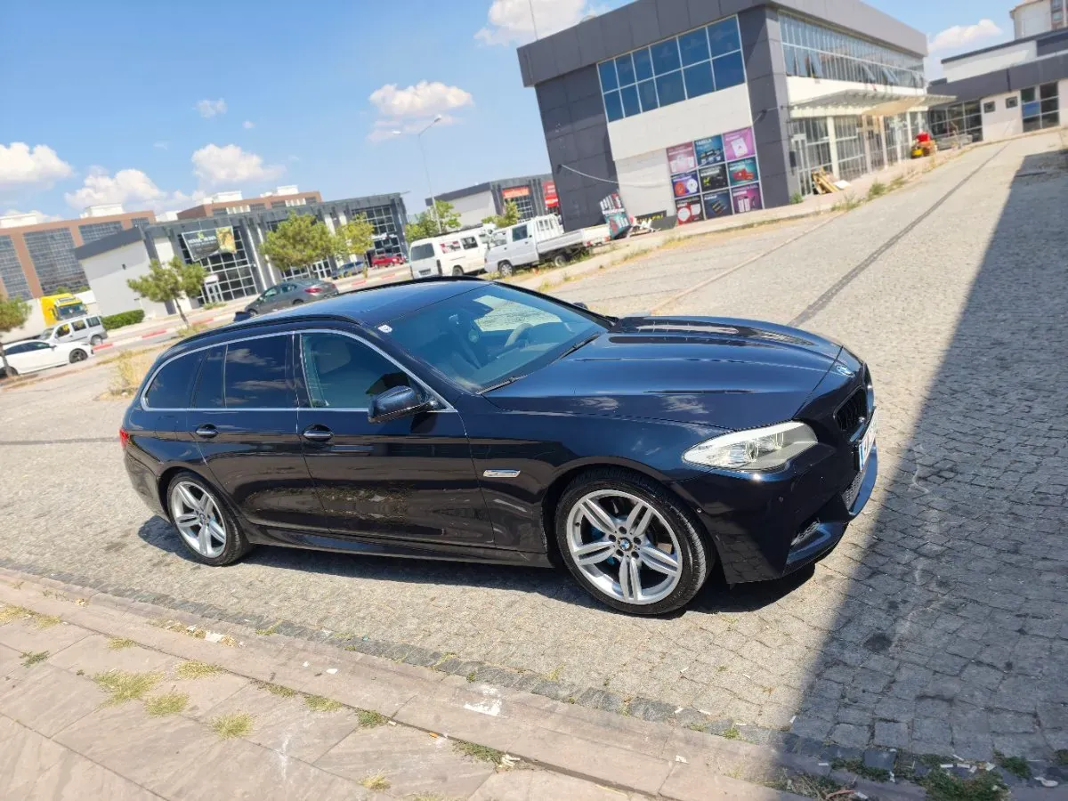 BMW 5 Series 2011 photo 2