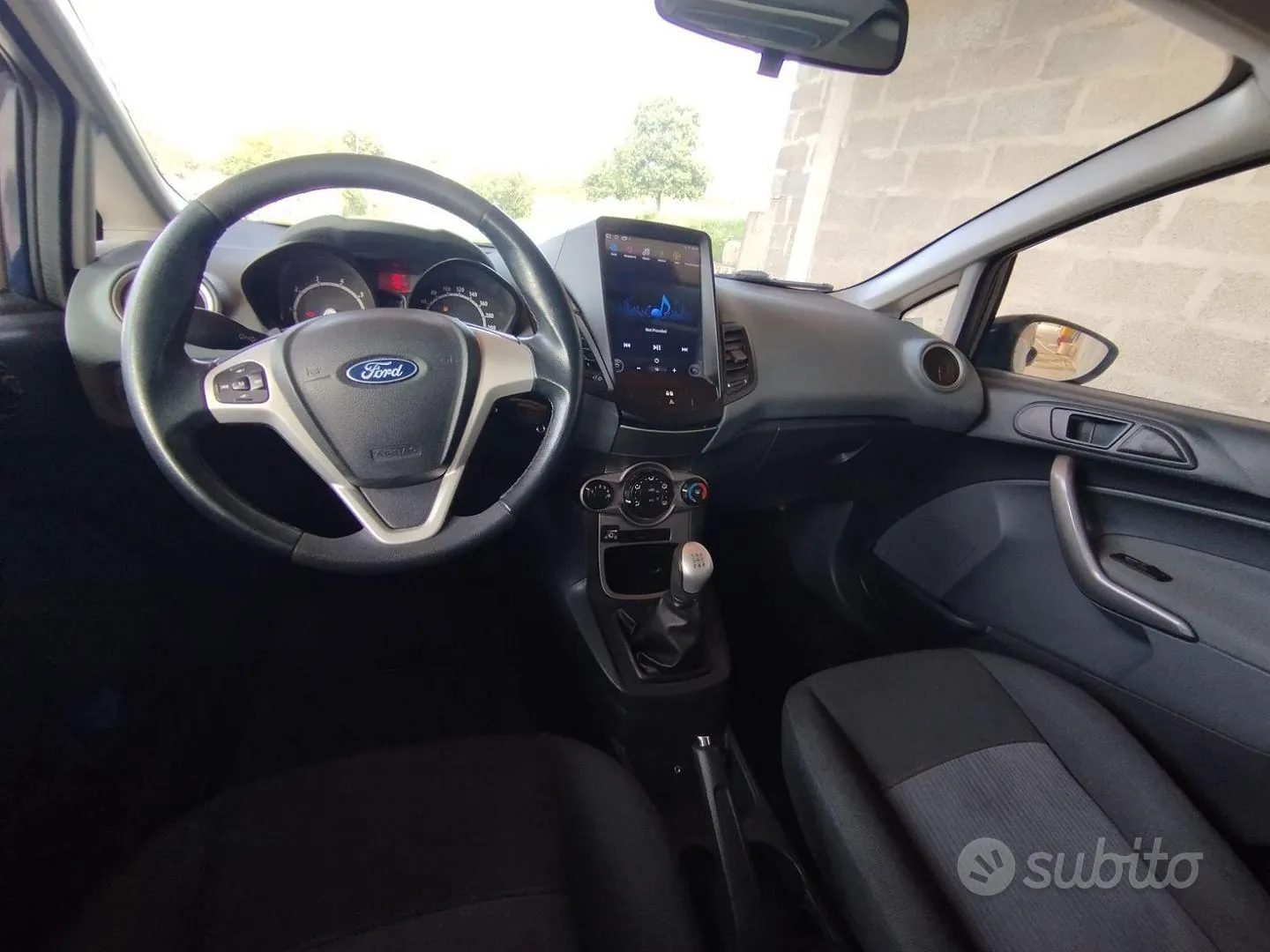 Ford Fiesta 2011 photo 4