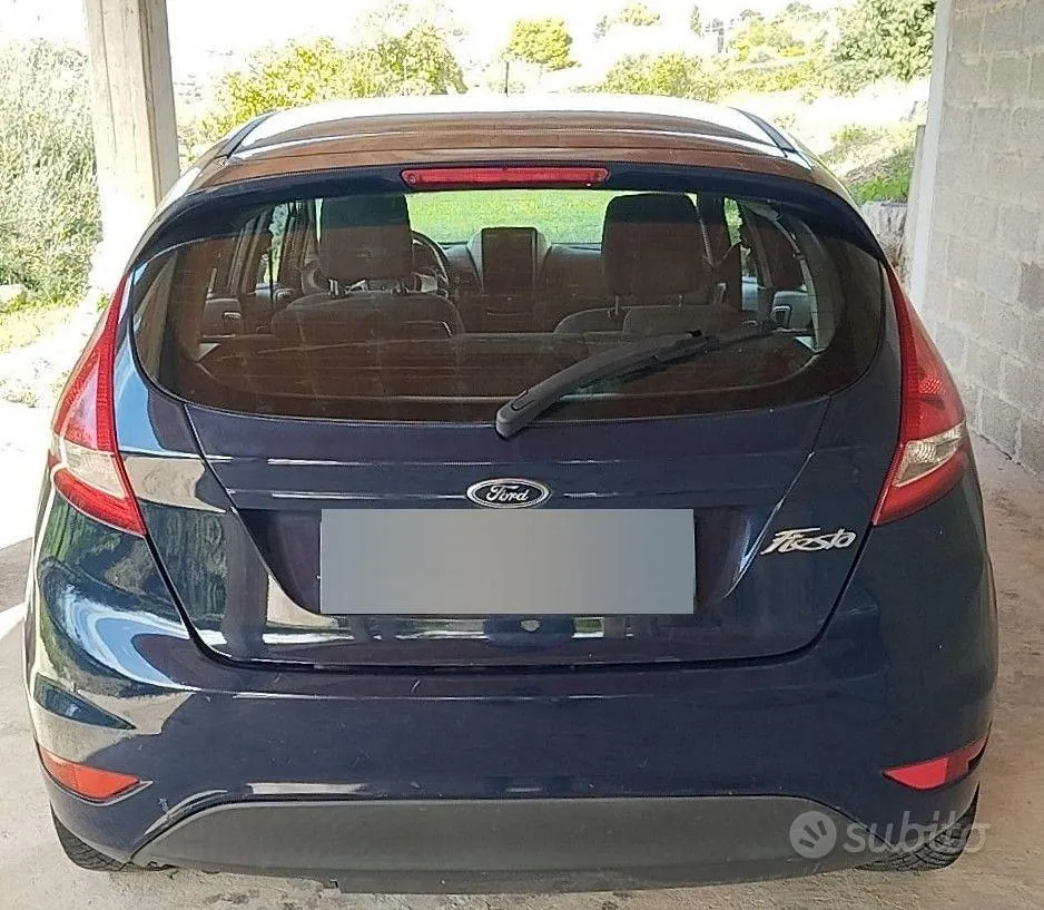 Ford Fiesta 2011 photo 2