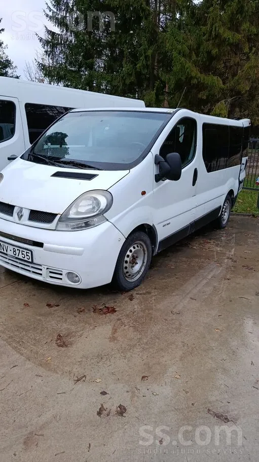 Renault Trafic 2004 photo 2